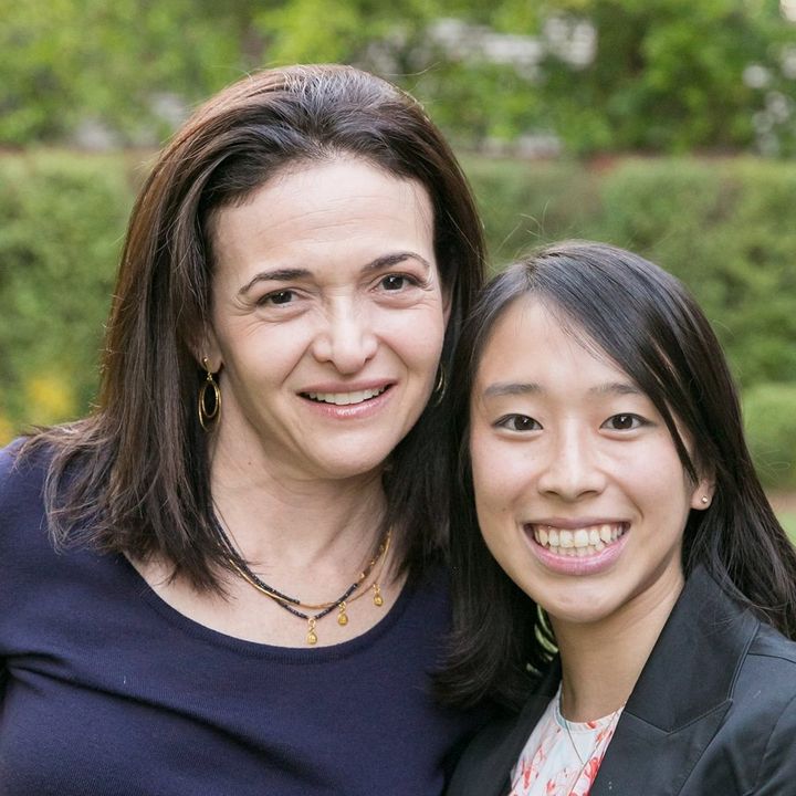 シェリル・サンドバーグさんと鈴木伶奈さん