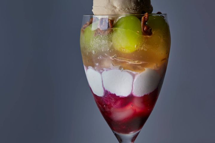 こちらのパフェは上から下にいくごとに酸味が増していくことで、最後まで気持ちよく食べることができる