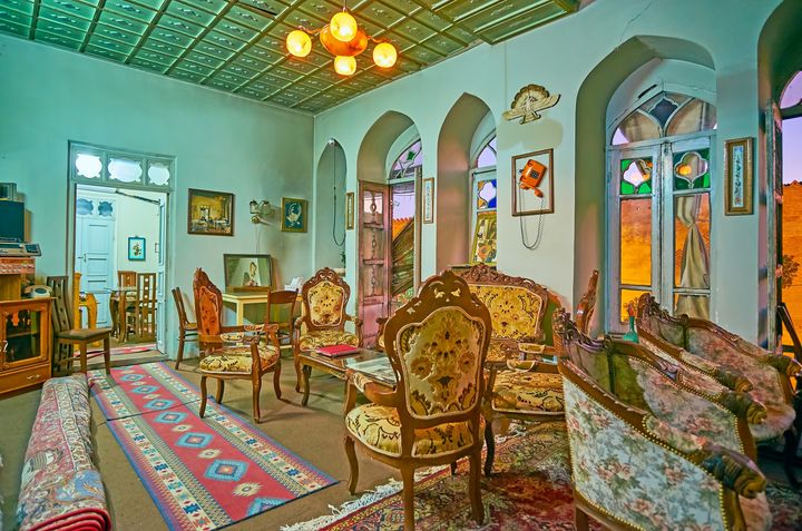 イランにはお酒を飲めるバーがないので、カフェが大人気