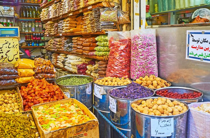 チャイやスイーツは単なる嗜好品にとどまらず、人と人とを結びつける大事な物