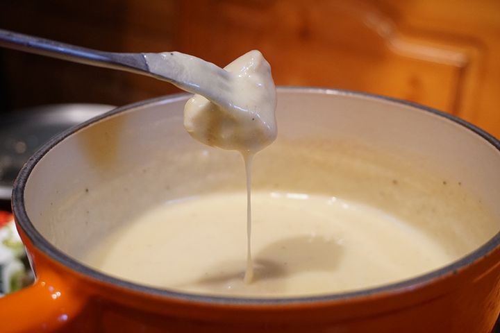 バゲットだけで物足りない時は生ハムをのせることも