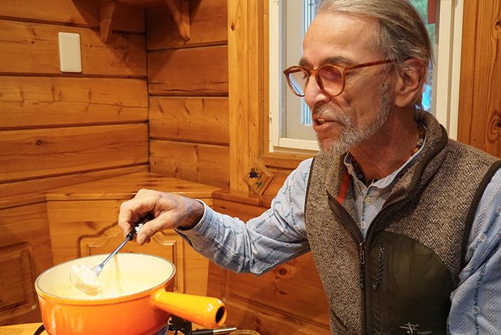 スイスの定番料理「チーズフォンデュ」