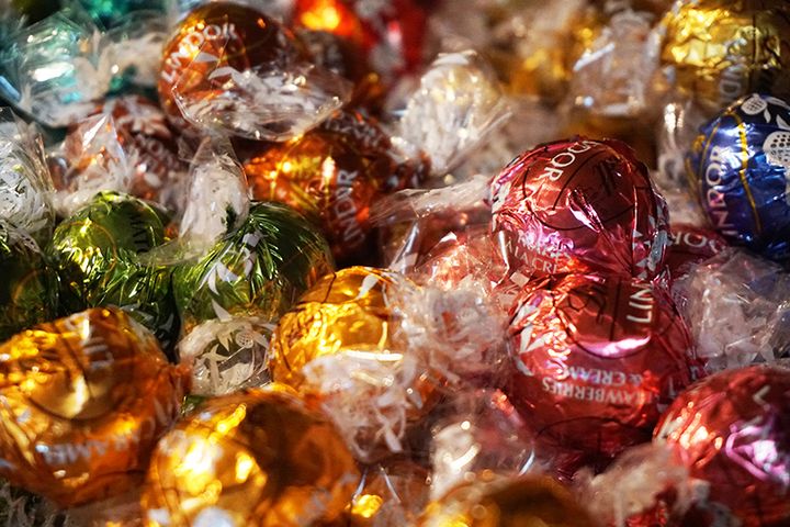 キャンディ型の高級チョコレート「リンツ」もスイス生まれのブランド