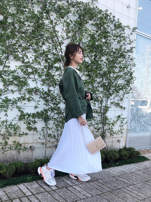 2019年春ヒット中！《ロングプリーツスカート》の色・柄別コーデ集  