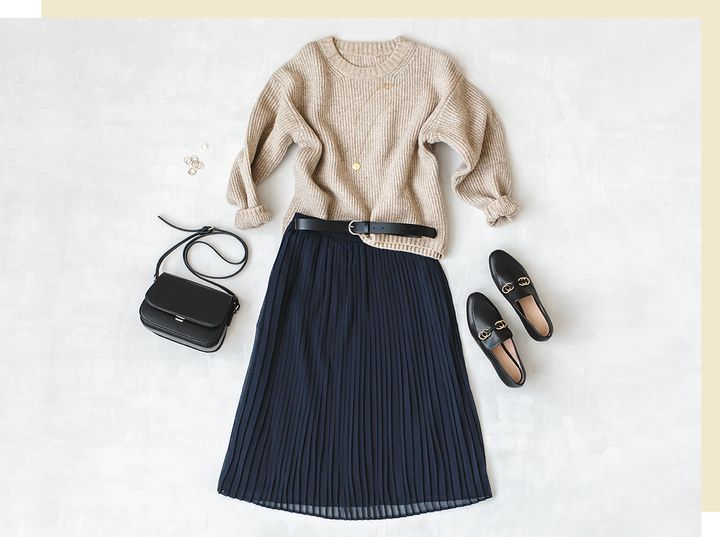 ふんわり仕上げたいニット、プリーツスカート。