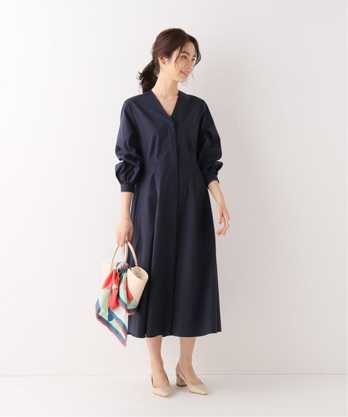 濃紺色のシンプルワンピース 着飾れ