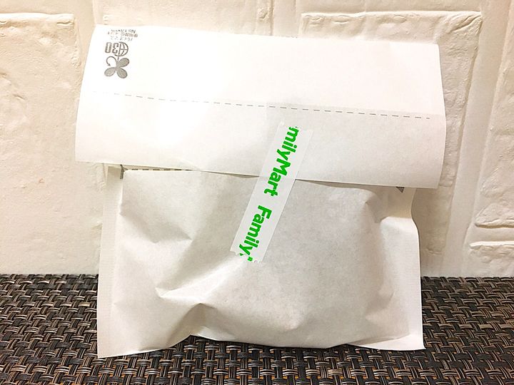 ファミチキ flk042119 famichiki-special-book-pouch_1