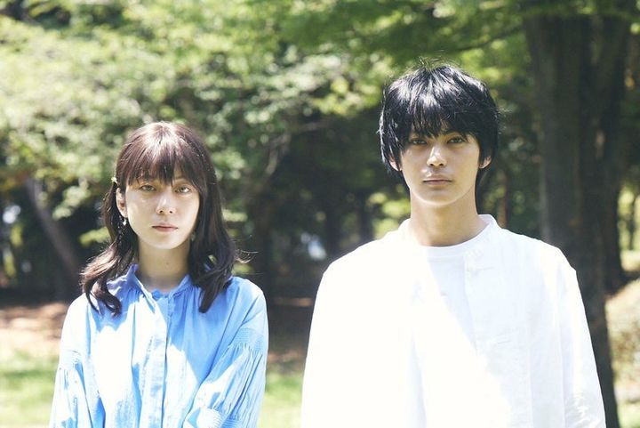 ドラマ「階段下のゴッホ」に出演するSUMIREさんと神尾楓珠さん