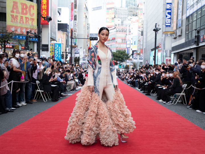 「渋谷ファッションウイーク 2022 秋 『SHIBUYA RUNWAY』」に出席したのんさん