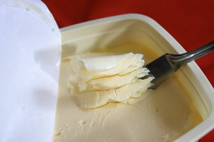 マーガリンとバターの違いは？