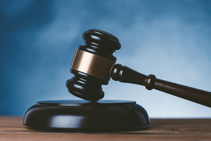 「自首」と「出頭」の違いって？