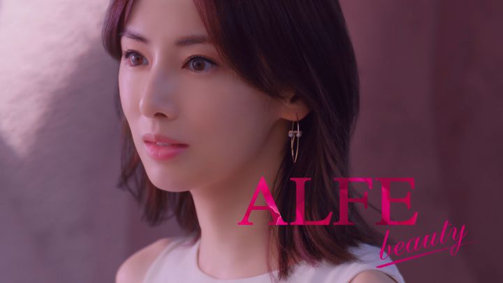 北川景子さんが出演する「アルフェビューティシリーズ＜ドリンク＞」新テレビCMのワンシーン