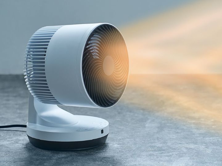 冬はヒーターとしても活躍する「HEAT＆COOL」HC-T2206（温風の画像はイメージ、スリーアップホームページより）