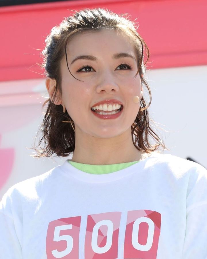 3位にランクインした仲里依紗さんの公式チャンネル「仲里依紗です。」