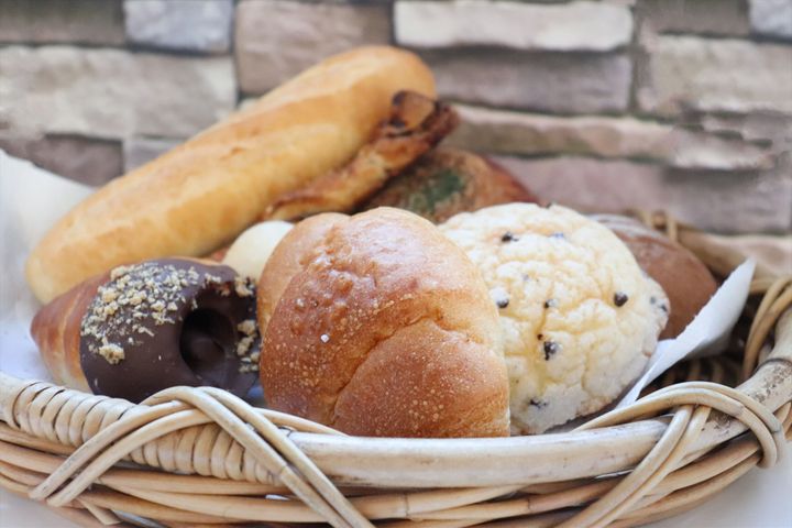 “ベーカリー＆パン”人気チェーン店のランキングトップは…