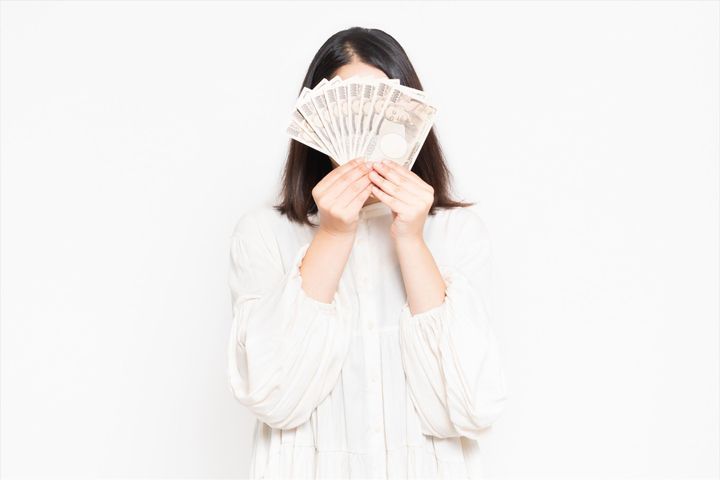 「お金を借りたことがバレた理由に関する調査」の結果は？