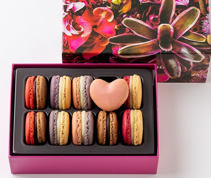 「ピエール・エルメ・パリ」の「マカロン10個詰め合わせ」