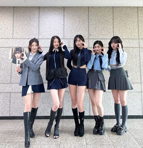 IVE NiziU 82MAJOR CRAVITY HWASA等全員サイン入り IVE NiziU 82MAJOR CRAVITY HWASA等全員サイン入り（アイドル