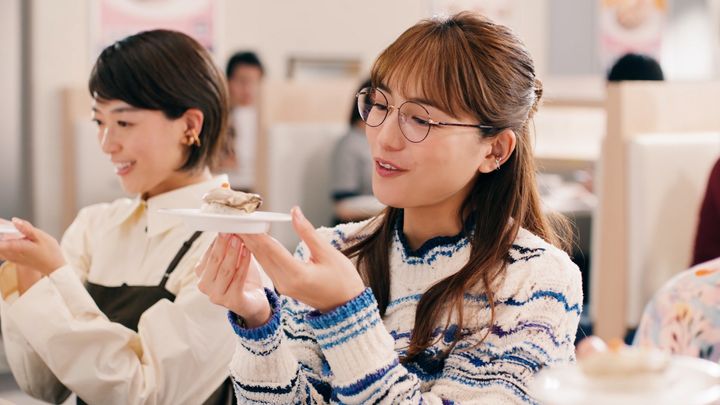 「はま寿司」の新テレビCMに出演する川口春奈さん