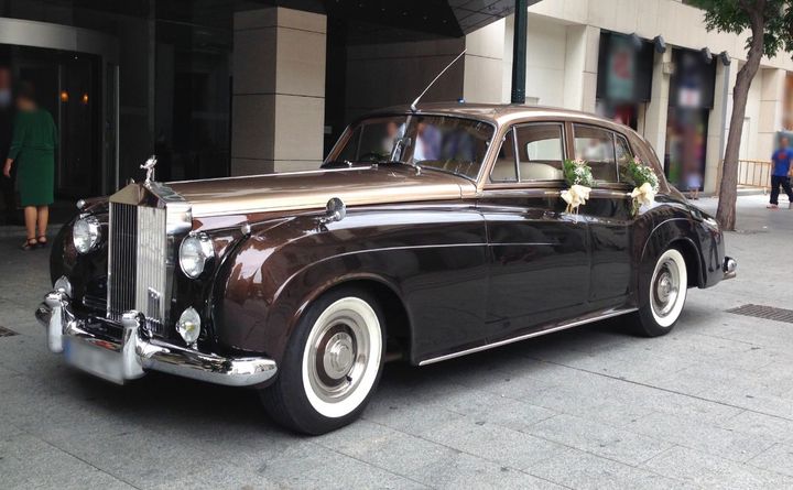 「専属運転手を雇っていそう」な車種は？