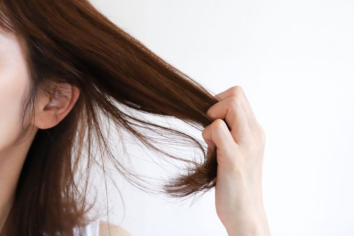 くっついた「ガム」、髪を切らずに取り除ける？