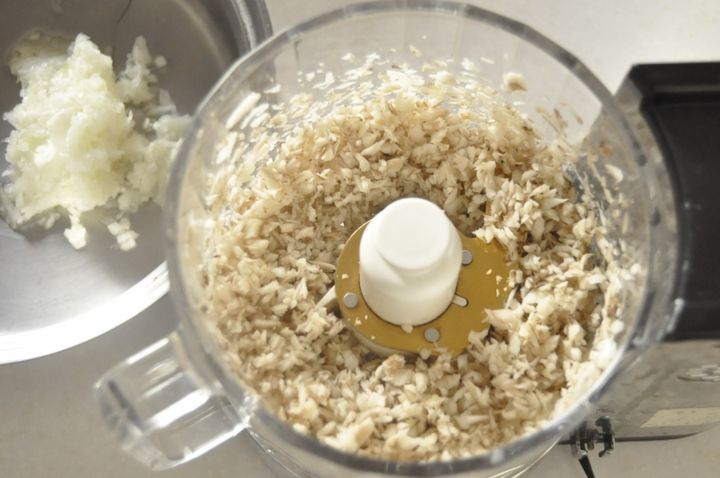 旨味たっぷり マッシュルーム入りミートローフの下準備1