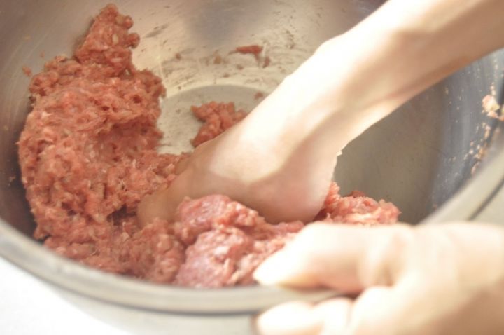 旨味たっぷり マッシュルーム入りミートローフの作り方2