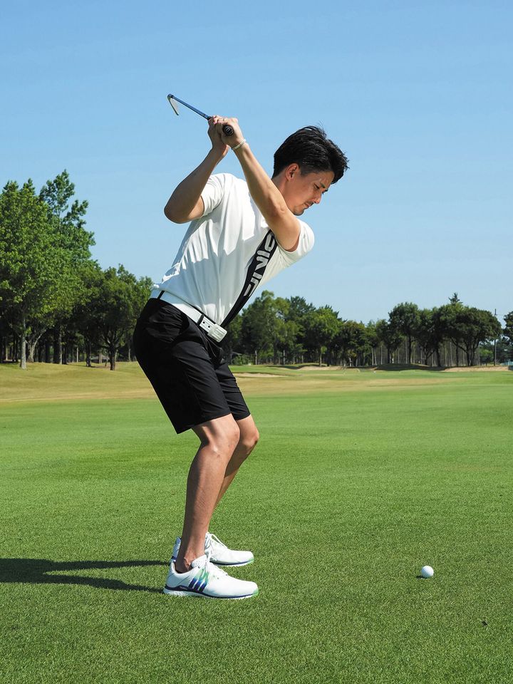 右腰を引くだけ！ アイアンがうまく打てるバックスイングの方法