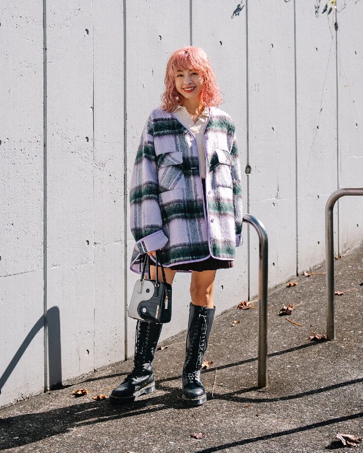 今年っぽい“ミドル丈コート”が主役のコーデ5選。どんなボトムにも合う万能選手【TOKYO SNAP】