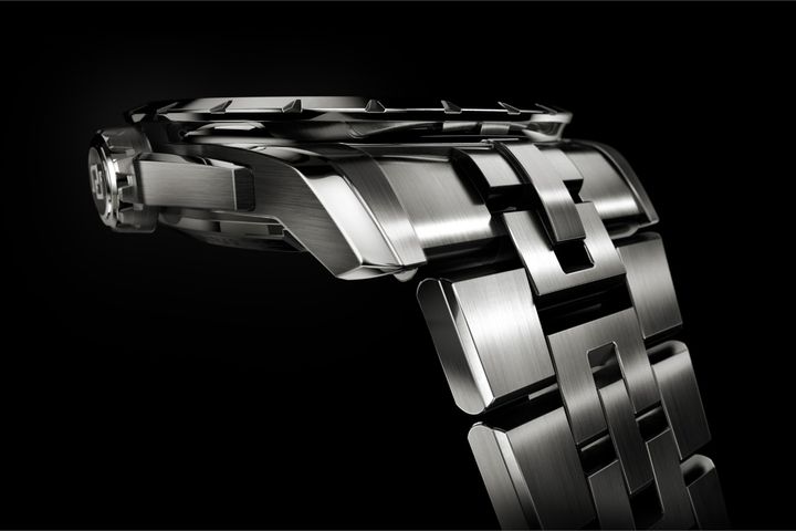 〈ロジェ・デュブイ〉エクスカリバー モノバランシエ チタン