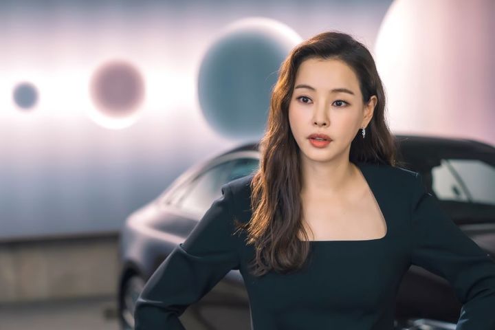 型破り検事が財閥の嫁に!? イ・ハニのダークヒロインぶりが痛快なコメディ