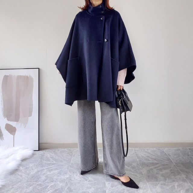 ミドルライズワイドジーンズとコートのコーデ