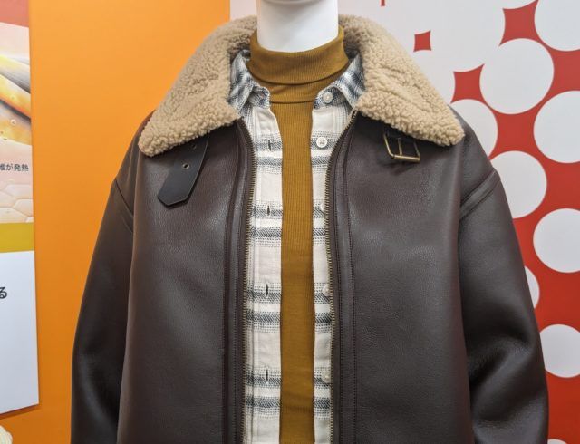 スタイルヒートのニットをマネキンが着用