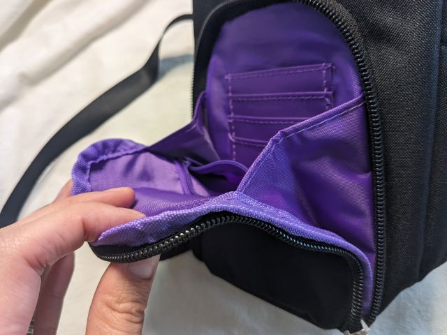 フロントポケットのマチの部分