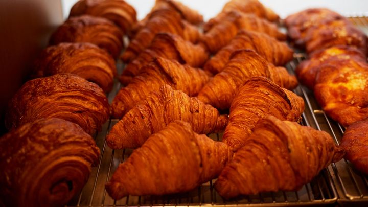 左 パン・オ・ショコラ、中央 クロワッサン