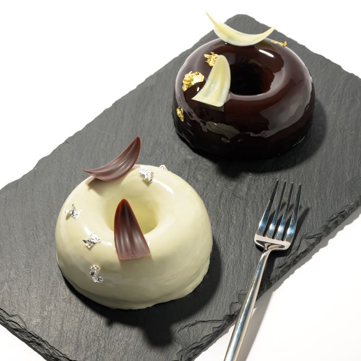 〈パレスホテル東京〉のクロンヌ ノワール／ブランシュ