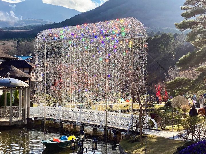 まるで中世ヨーロッパ♪「箱根ガラスの森美術館」で光と風が彩るアートな幻想空間へトリップ