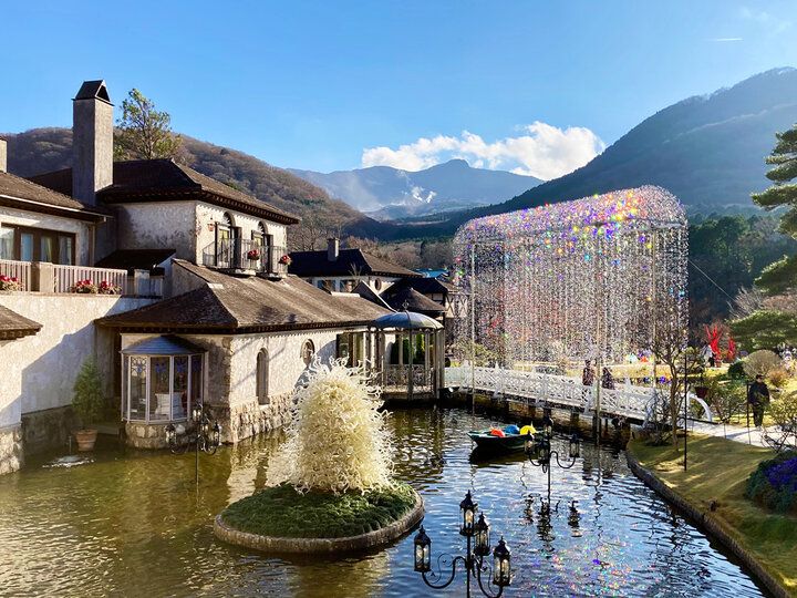 まるで中世ヨーロッパ♪「箱根ガラスの森美術館」で光と風が彩るアートな幻想空間へトリップ