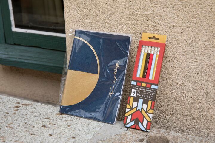 活用しながら保存されるフランク・ロイド・ライトの名建築。アートなグッズや休憩にも♪池袋「自由学園明日館」