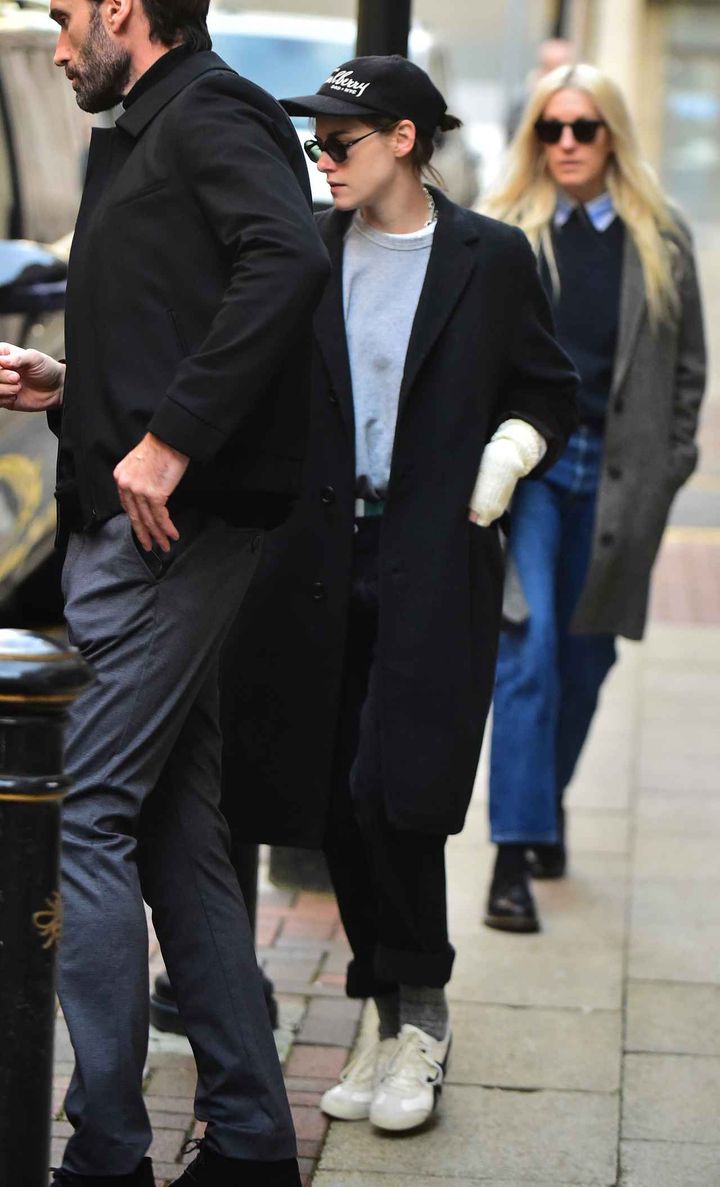 画像2: 婚約者のディラン・マイヤーを各地に同伴