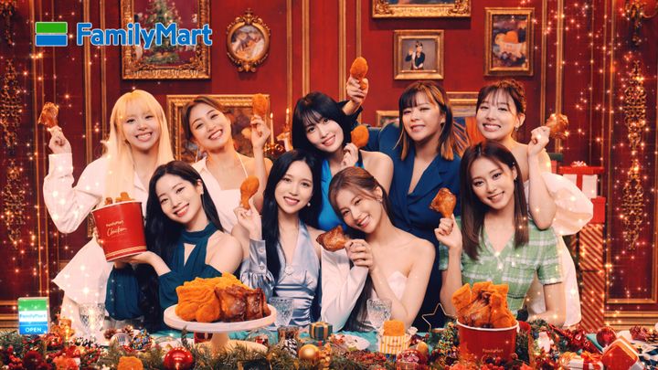 ファミリーマートのクリスマスキャンペーンの新テレビCMに出演する「TWICE」