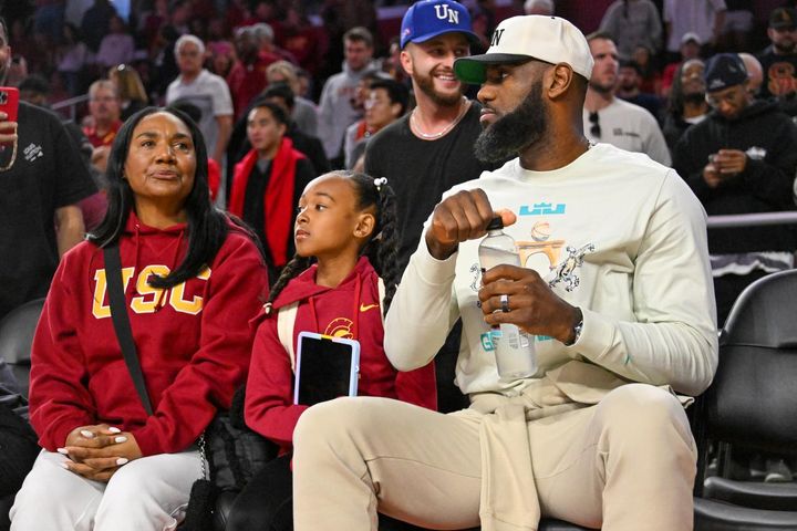 画像7: 心肺停止騒動から約半年、ブロニー・ジェームズが初試合