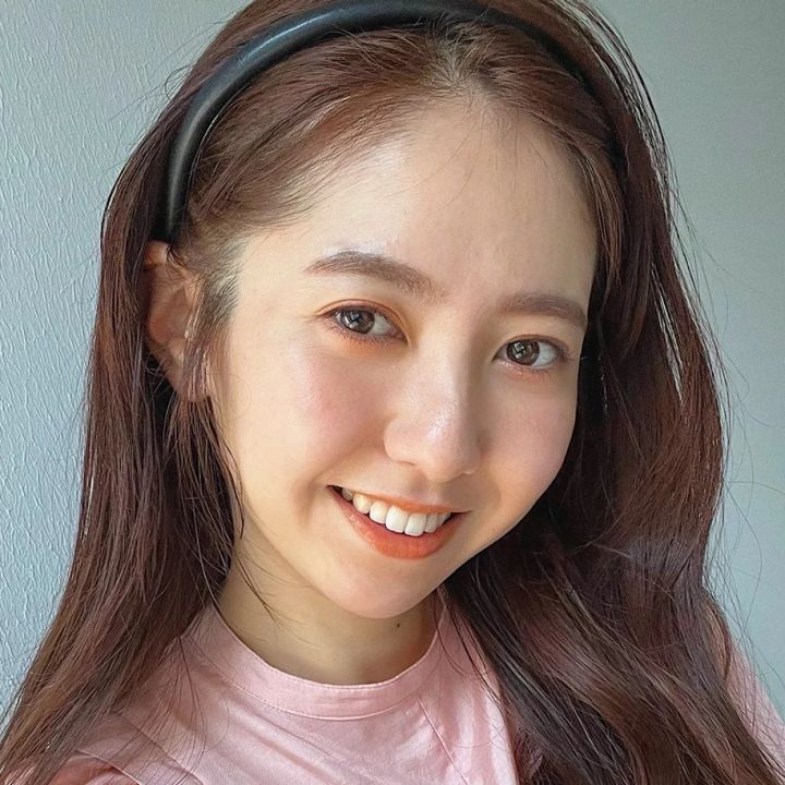 【ひし形シルエットで顔型補正】髪の広がりも解決する！ 大人のまとまるひし形ミディアムヘア_4