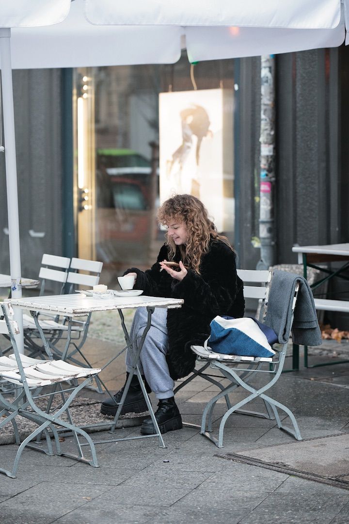 黒のレザーブーツでゆるっとしたコーデをキリッと引き締める【番外編：ベルリン】