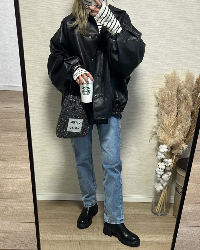 しまむらの「合皮ブルゾン」×テーパードデニムパンツ