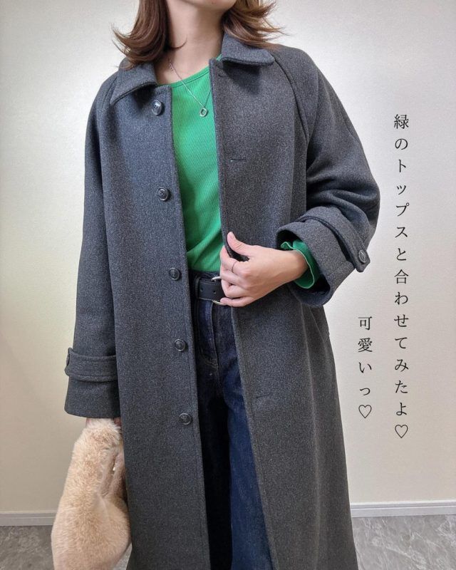 しまむらロングコート＆グリーンニットコーデの女性