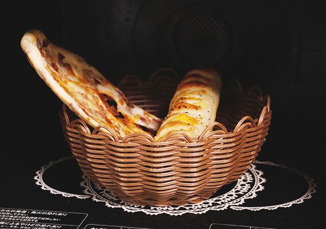 惣菜パンを入れたまま加熱できるバスケット