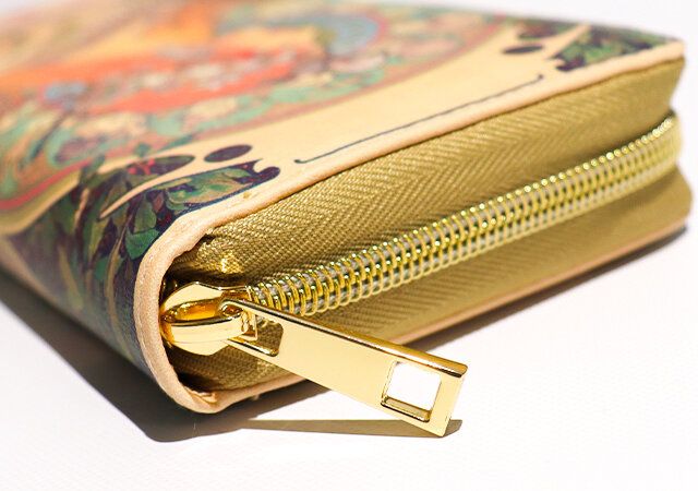 付録のアルフォンス・ミュシャ じゃばら式長財布のファスナートップ