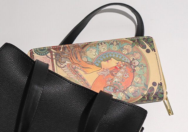 付録のアルフォンス・ミュシャ じゃばら式長財布のサイズ感
