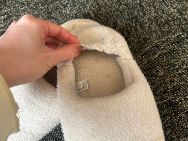 無印ルームシューズかかと部分